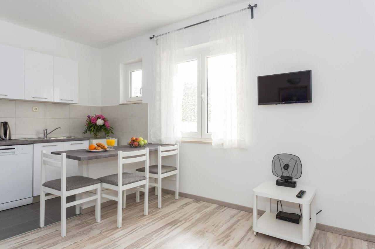 Apartments Oleander Sea View ツァヴタット エクステリア 写真
